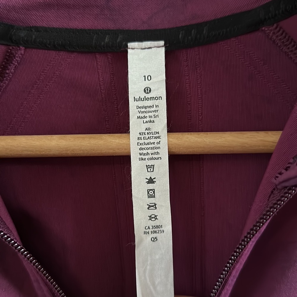 Lululemon Lightweight Compression Jacket, Size 10… - image 2